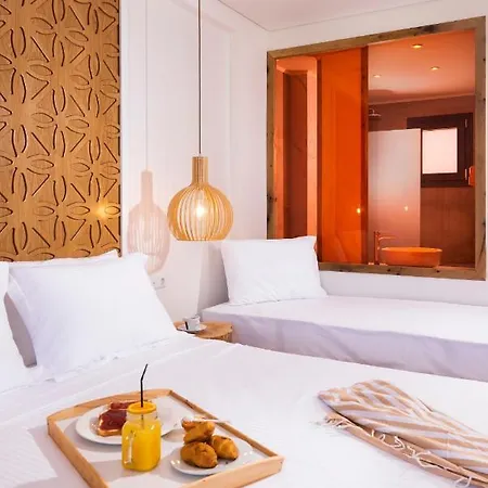 Acron Hotel *
